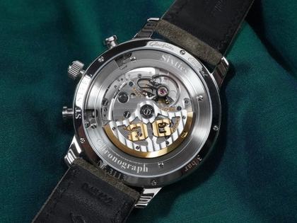 Glashütte Original Sixties Chronograph Automatik Edelstahl 42mm grünes Zifferblatt braunes Lederband – Herrenuhren Chronograph aus Edelstahl. Das Gehäuse ist rund und silber. Das Lederarmband ist braun. Das Zifferblatt ist arabisch Index und grün. – Ansicht 8