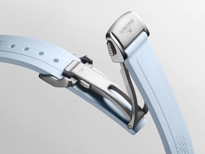 Longines Conquest Automatik Edelstahl 34mm blaues Zifferblatt blaues Kautschukband – Damenuhren Uhr mit Datum aus Edelstahl. Das Gehäuse ist rund und silber. Das Kautschuk / Kunststoff / Silikon Armband ist blau. Das Zifferblatt ist ein Index in blau. – Ansicht 5