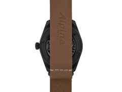 Alpina Startimer Pilot Automatik Edelstahl Schwarz-PVD 40mm schwarzes Zifferblatt braunes Lederband – Herrenuhren Uhr mit Datum aus Edelstahl und PVD beschichtet. Das Gehäuse ist rund und schwarz. Das Lederarmband ist braun. Das Zifferblatt ist arabisch Index und schwarz. – Ansicht 3