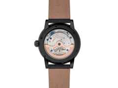 Frederique Constant Manufacture Classic Power Reserve Big Date Automatik Edelstahl Schwarz-DLC 40mm schwarzes Zifferblatt schwarzes Lederband limitiert – Herrenuhren Uhr mit Datum aus DLC beschichtet, Edelstahl und Leder. Das Gehäuse ist rund und schwarz. Das Lederarmband Kroko / Alligator ist schwarz. Das Zifferblatt ist ein Index in schwarz. – Ansicht 2