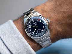 Oris Big Crown Pointer Date Calibre 403 Automatik Edelstahl 38mm blaues Zifferblatt Metallband – Herrenuhren Uhr mit Datum aus Edelstahl. Das Gehäuse ist rund und silber. Das Edelstahlarmband ist silber. Das Zifferblatt ist arabisch und blau. – Ansicht 3