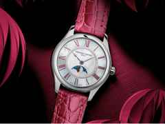 Frederique Constant Classics Elegance Luna Automatik Edelstahl 36mm weißes Zifferblatt pinkes Lederband – Damenuhren Uhr ohne Datum aus Edelstahl und Leder. Das Gehäuse ist rund und silber. Das Lederarmband ist rot. Das Zifferblatt ist römisch und weiß. – Ansicht 4
