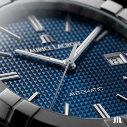 Maurice Lacroix Aikon Automatik Edelstahl 42mm blaues Zifferblatt Metallband – Herrenuhren Uhr mit Datum aus Edelstahl. Das Gehäuse ist rund und silber. Das Edelstahlarmband ist silber. Das Zifferblatt ist ein Index in blau. – Ansicht 4