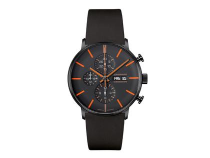 Junghans FORM A Chronoscope Automatik Edelstahl PVD-Schwarz 42mm schwarzes Zifferblatt schwarzes Lederband – Herrenuhren Chronograph aus Edelstahl, Leder und PVD beschichtet. Das Gehäuse ist rund und schwarz. Das Lederarmband ist schwarz. Das Zifferblatt ist ein Index in schwarz.