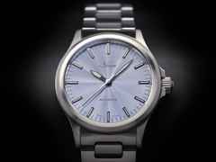 Sinn Spezialuhren 556 Eisblau Automatik Edelstahl 38,5mm blaues Zifferblatt Metallband limitiert – Damenuhren Uhr ohne Datum aus Edelstahl. Das Gehäuse ist rund und silber. Das Edelstahlarmband ist silber. Das Zifferblatt ist ein Index in blau. – Ansicht 4