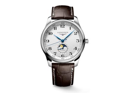Longines Master Collection Mondphase Automatik Edelstahl 42mm weißes Zifferblatt braunes Lederband – Herrenuhren Uhr mit Datum aus Edelstahl. Das Gehäuse ist rund und silber. Das Lederarmband Kroko / Alligator ist braun. Das Zifferblatt ist arabisch und silber.