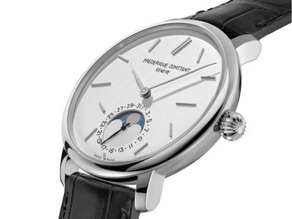 Frederique Constant Manufacture Slimline Moonphase Date Automatik Edelstahl 42mm silbernes Zifferblatt schwarzes Lederband limitiert – Herrenuhren Uhr mit Datum aus Edelstahl und Leder. Das Gehäuse ist rund und silber. Das Lederarmband Kroko / Alligator ist schwarz. Das Zifferblatt ist ein Index in silber. – Ansicht 3