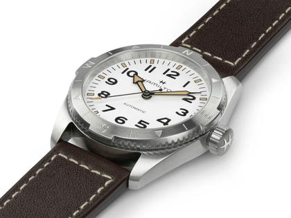 Hamilton Khaki Field Expedition Automatik Edelstahl 37mm weißes Zifferblatt braunes Lederband – Herrenuhren Uhr ohne Datum aus Edelstahl und Leder. Das Gehäuse ist rund und silber. Das Edelstahlarmband ist braun. Das Zifferblatt ist arabisch und weiß. – Ansicht 3