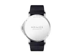 Nomos Glashütte Ahoi neomatik 38 Datum Sky Automatik Edelstahl himmelblaues Zifferblatt dunkelblaues Textilband Stahlboden – Herrenuhren Uhr mit Datum aus Edelstahl. Das Gehäuse ist rund und silber. Das Textilarmband ist blau. Das Zifferblatt ist arabisch Index und blau. – Ansicht 2