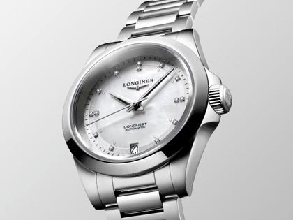 Longines Conquest Automatik Edelstahl 34mm Perlmutt-Zifferblatt Metallband – Damenuhren Uhr mit Datum aus Edelstahl. Das Gehäuse ist rund und silber. Das Edelstahlarmband ist silber. Das Zifferblatt ist ein Index in weiß. – Ansicht 2
