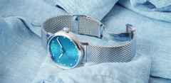 Mühle Glashütte Panova Türkisblau Automatik Edelstahl 40mm Metallband – Herrenuhren Uhr ohne Datum aus Edelstahl. Das Gehäuse ist rund und silber. Das Edelstahlarmband ist silber. Das Zifferblatt ist ein Index in blau. – Ansicht 5