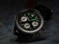 Sinn Spezialuhren 903 St II Navigationschronograph Automatik Edelstahl 41mm schwarzes Zifferblatt schwarzes Lederband – Herrenuhren Chronograph aus Edelstahl und Leder. Das Gehäuse ist rund und silber. Das Lederarmband ist schwarz. Das Zifferblatt ist arabisch Index und schwarz. – Ansicht 6