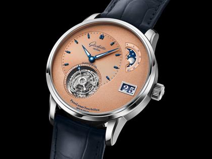 Glashütte Original PanoLunarTourbillon Automatik Platin 40mm Eisenerz Zifferblatt blaues Lederband – Herrenuhren Uhr mit Datum aus 950 Platin. Das Gehäuse ist rund und silber. Das Lederarmband Kroko / Alligator ist blau. Das Zifferblatt ist ein Index in roségold. – Ansicht 3