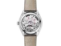 Omega De Ville Tresor Handaufzug Edelstahl 40mm silbernes Zifferblatt schwarzes Lederband – Herrenuhren Uhr ohne Datum aus Edelstahl. Das Gehäuse ist rund und silber. Das Lederarmband Kroko / Alligator ist grau. Das Zifferblatt ist ein Index in silber. – Ansicht 2