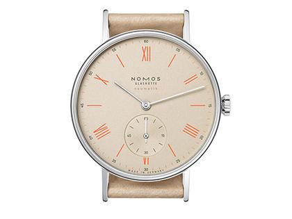 Nomos Glashütte Ludwig neomatik 36 Champagner Automatik Edelstahl beiges Zifferblatt beiges Lederband – Damenuhren Uhr ohne Datum aus Edelstahl. Das Gehäuse ist rund und silber. Das Lederarmband ist beige. Das Zifferblatt ist arabisch Index und beige. – Ansicht 5