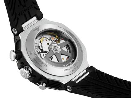 Tissot T-Race MotoGP                   2025 Chronograph Limited Edition Automatic Edelstahl 45mm skelettiertes Zifferblatt schwarzes Silikonband – Herrenuhren Chronograph aus Edelstahl und PVD beschichtet. Das Gehäuse ist rund und silber. Das Kautschuk / Kunststoff / Silikon Armband ist schwarz. Das Zifferblatt ist ein Index in blau. – Ansicht 4