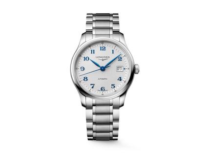 Longines Master Collection Automatik Edelstahl 39mm silbernes Zifferblatt Metallband – Herrenuhren Uhr mit Datum aus Edelstahl. Das Gehäuse ist rund und silber. Das Edelstahlarmband ist silber. Das Zifferblatt ist arabisch und silber.