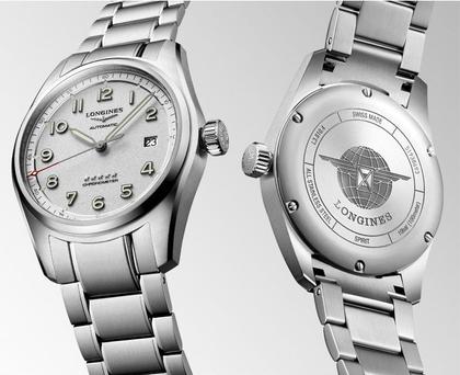 Longines Spirit Automatik Edelstahl 42 mm silbernes Zifferblatt Edelstahlband – Herrenuhren Uhr mit Datum aus Edelstahl. Das Gehäuse ist rund und silber. Das Edelstahlarmband ist silber. Das Zifferblatt ist arabisch Index und silber. – Ansicht 2
